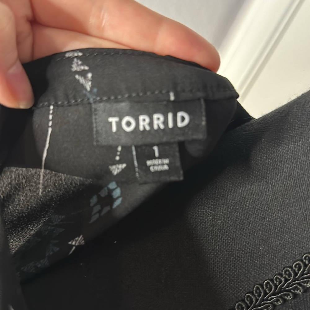 Torrid Black Buttoned Arrow Patterned Harper Top … - image 3